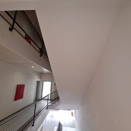 Gestrichene Treppe, Arbeit der Manu's Malergeschäft AG